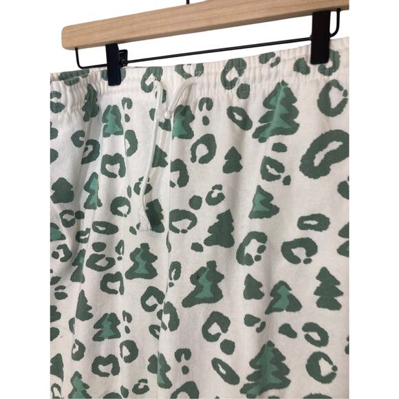 Mighty Fine Christmas Tree  Holidaycore Snow Leopard Graphic Sweats - Picture 2 of 4